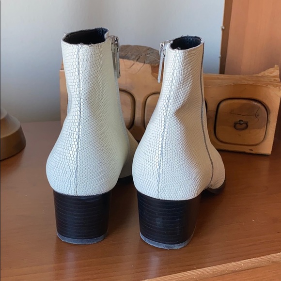 Calvin Klein Pointed-toe ankle booties - Picture 3 of 8